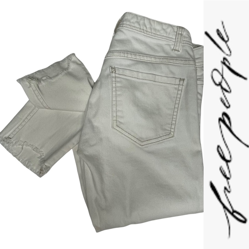 Free People White Cropped Distressed Jeans 25